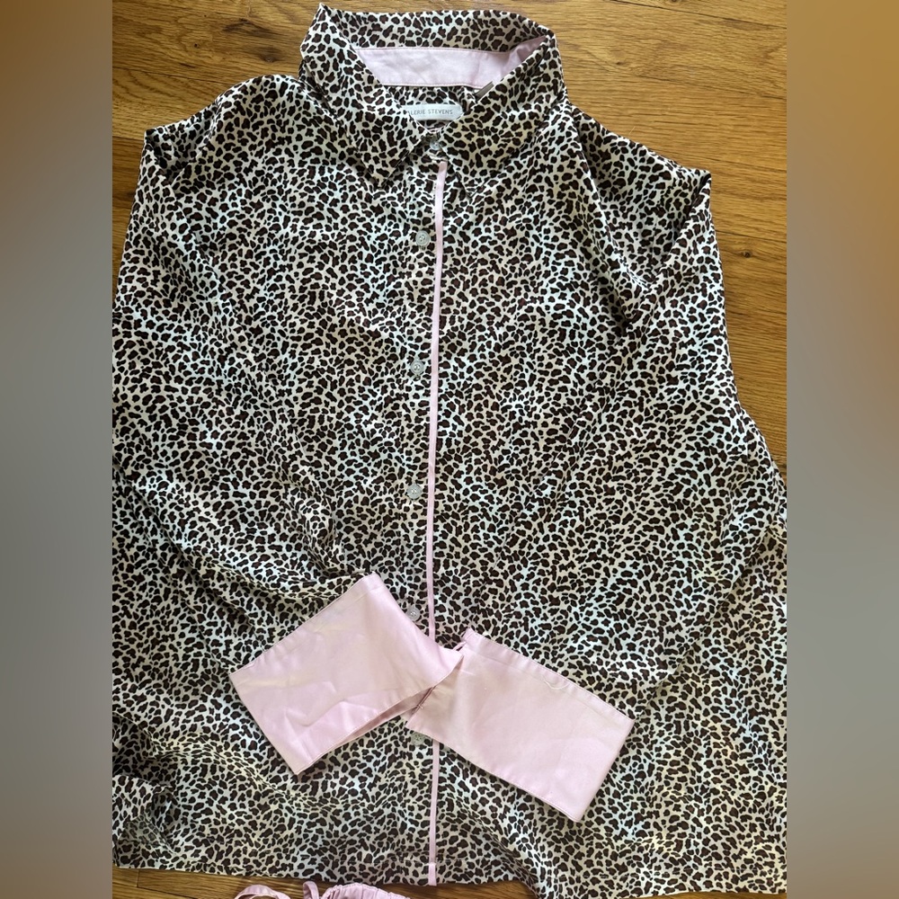 Valerie Stevens Leopard Print Pajamas with Pink Accents - Picture 4 of 6